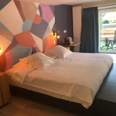 La Librairie Hotel 2*