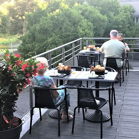 La Librairie Hotel 2*