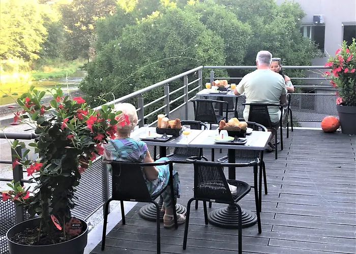 La Librairie Hotel 2*