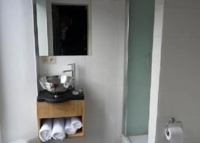 La Librairie Hotel 2*